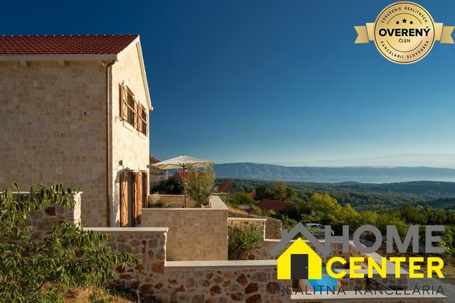 NA PREDAJ LUXUSNÁ kamenná vila / 250 m² / na ostrove HVAR
