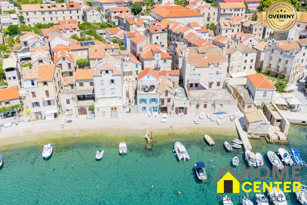 NA PREDAJ zrekonštruovaná vila /330 m²/ na pobreží, mesto Komiža /VIS/ 5