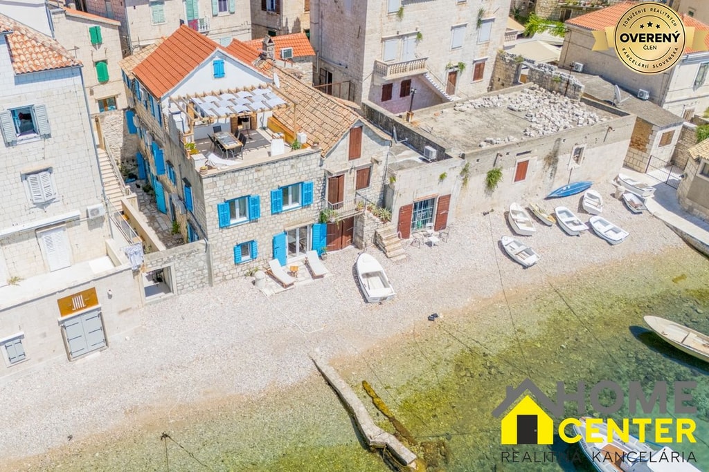 NA PREDAJ zrekonštruovaná vila /330 m²/ na pobreží, mesto Komiža /VIS/ 2