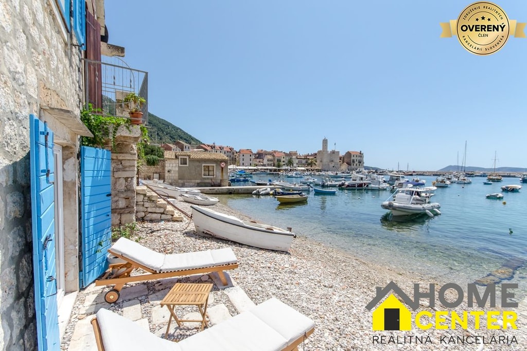 NA PREDAJ zrekonštruovaná vila /330 m²/ na pobreží, mesto Komiža /VIS/ 3