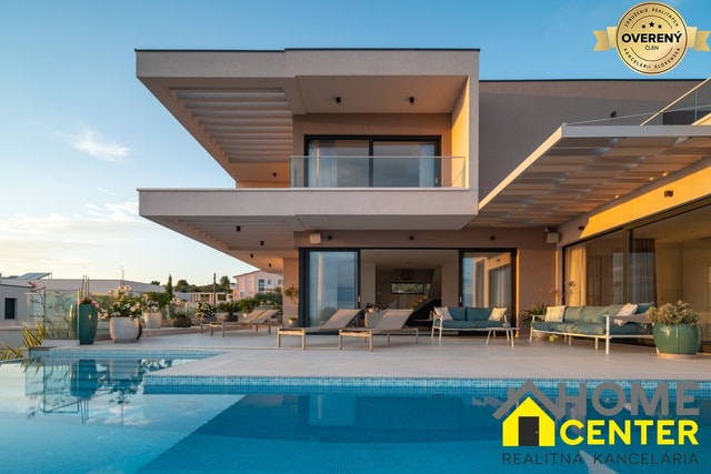 NA PREDAJ luxusná vila / 210 m² / Dalmátsko, mesto Primošten