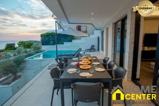 Moderná vila / 256 m2/ s bazénom a výhľadom na more, Primošten