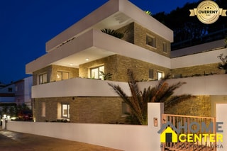 KRÁSNA MODERNÁ VILA  /400 m²/ s výhľadom na more, mesto BRAČ