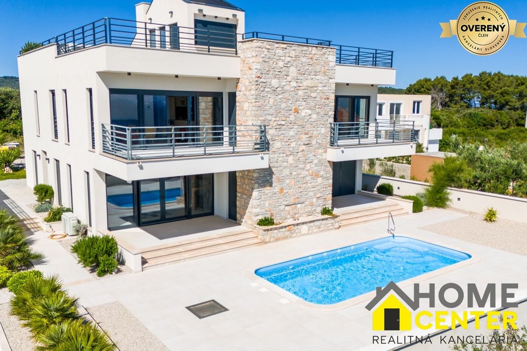 NA PREDAJ kamenná vila /400 m² / s výhľadom na more, ostrov  ŠOLTA 2
