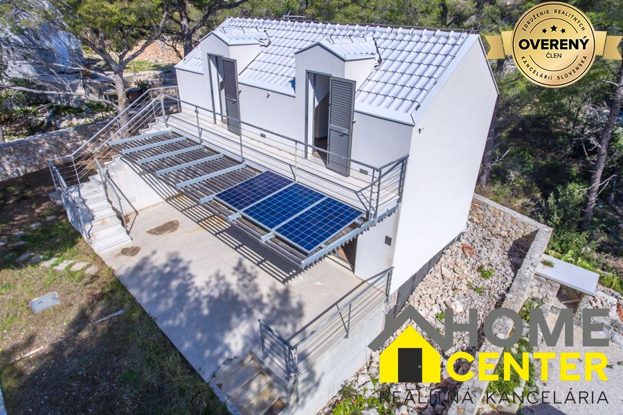 NA PREDAJ šarmantný dom / 72 m² /s výhľadom na more na ostrove BRAČ 3