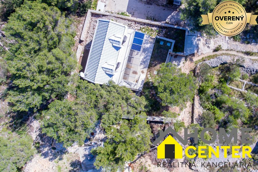 NA PREDAJ šarmantný dom / 72 m² /s výhľadom na more na ostrove BRAČ 2