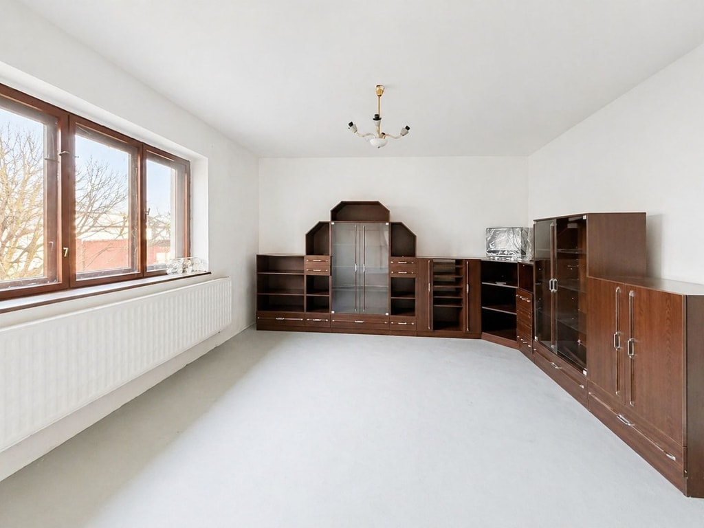 Rodinný dom  Velušovce: pozemok 3 670 m²+ stolárska dielňa 5