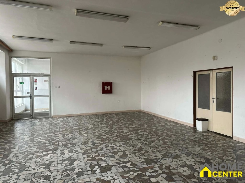 PRENÁJOM : Polyfunkčný komerčný priestor 250 m², Komárno 2