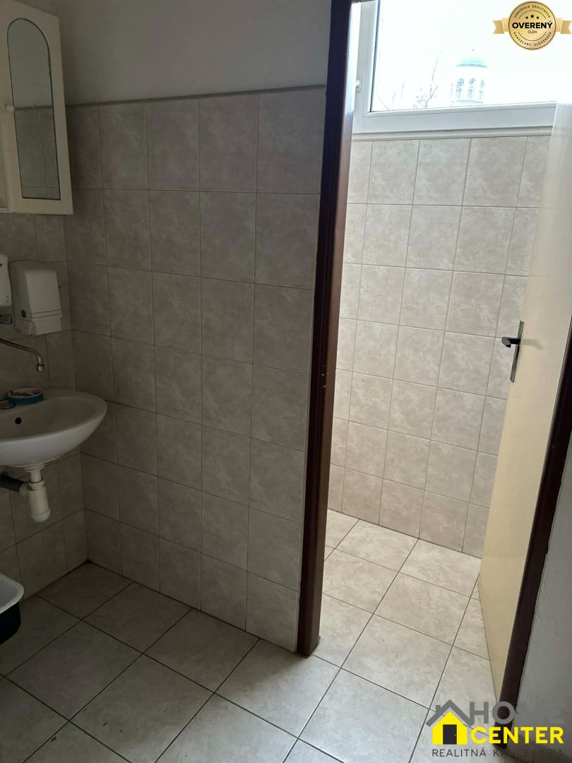 PRENÁJOM : Polyfunkčný komerčný priestor 250 m², Komárno 5
