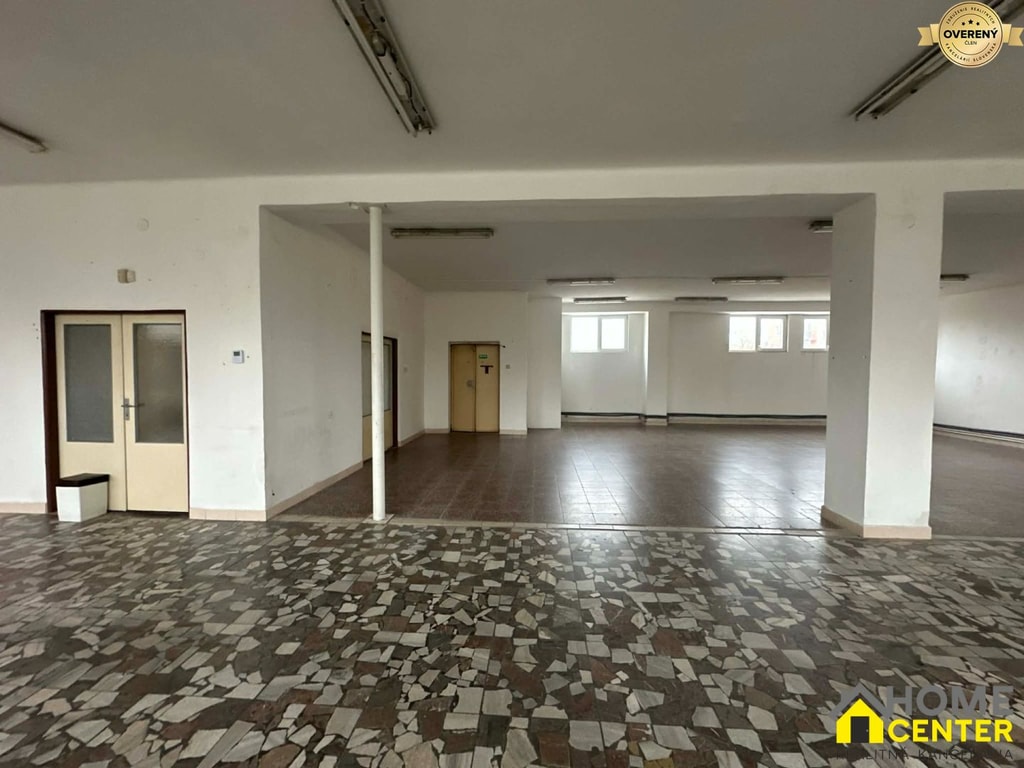 PRENÁJOM : Polyfunkčný komerčný priestor 250 m², Komárno 4
