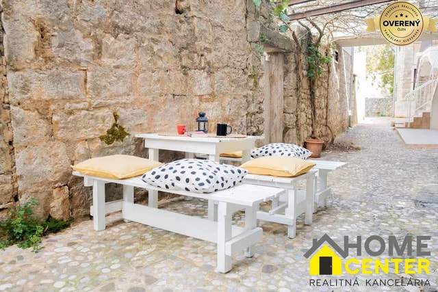 NA PREDAJ kamenný dom /75 m² / na malebnom mieste, HVAR