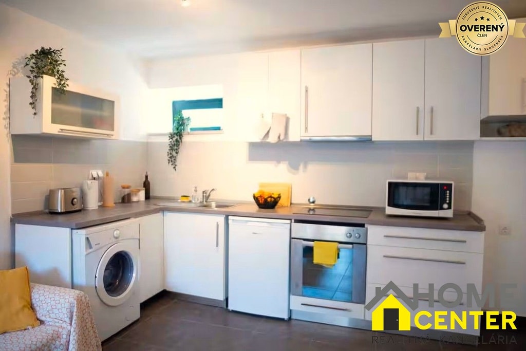 NA PREDAJ kamenný dom /75 m² / na malebnom mieste, HVAR 2