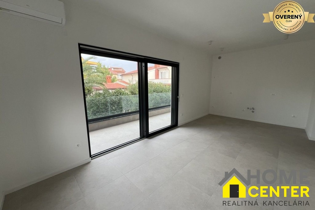 NA PREDAJ Moderný apartmán  / 55 m² / s terasou, Kamenjak 2