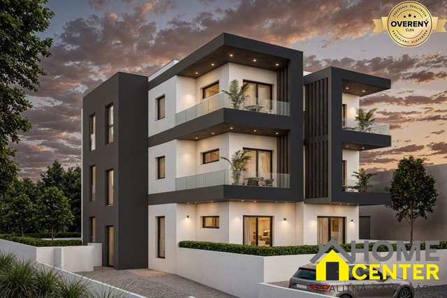NA PREDAJ Moderný apartmán  / 55 m² / s terasou, Kamenjak
