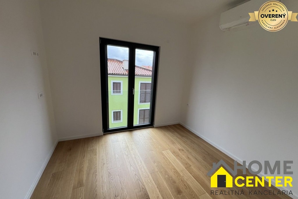 NA PREDAJ Moderný apartmán  / 55 m² / s terasou, Kamenjak 4