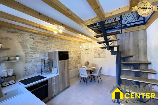 NA PREDAJ novozrekonštruovaný kamenný dom / 60 m²/ Kaštela