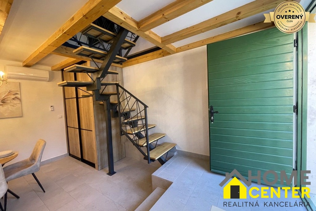 NA PREDAJ novozrekonštruovaný kamenný dom / 60 m²/ Kaštela 3