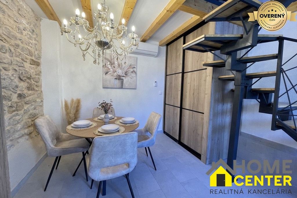 NA PREDAJ novozrekonštruovaný kamenný dom / 60 m²/ Kaštela 2