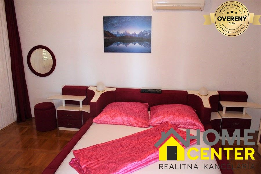 NA PREDAJ nádherný apartmánový dom priamo  pri mori, Primošten 5