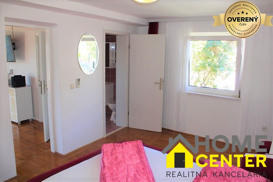 NA PREDAJ nádherný apartmánový dom priamo  pri mori, Primošten 3