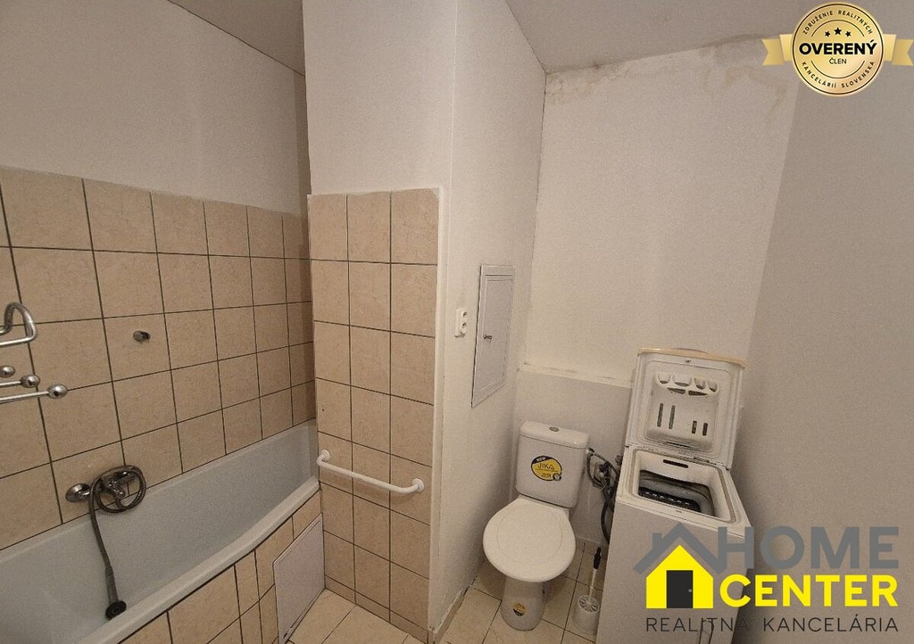 PREDAJ : GARSÓNKA S BALKÓNOM NA VII. SÍDLISKU, KOMÁRNO 5