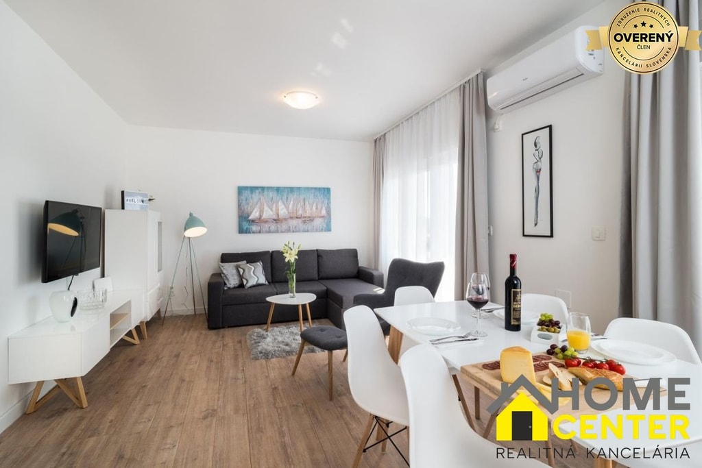 NA PREDAJ krásny luxusný apartmán /63 m2/ pri mori, Dalmátsko, Trogir 4