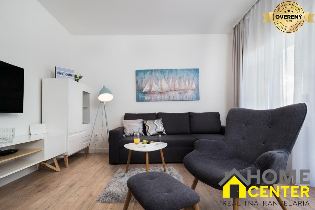 NA PREDAJ krásny luxusný apartmán /63 m2/ pri mori, Dalmátsko, Trogir 2