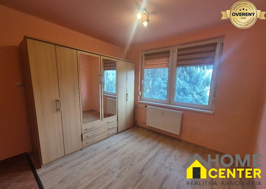 PREDAJ : GARSÓNKA 20m2, CINTORÍNSKY RAD, KOMÁRNO 2