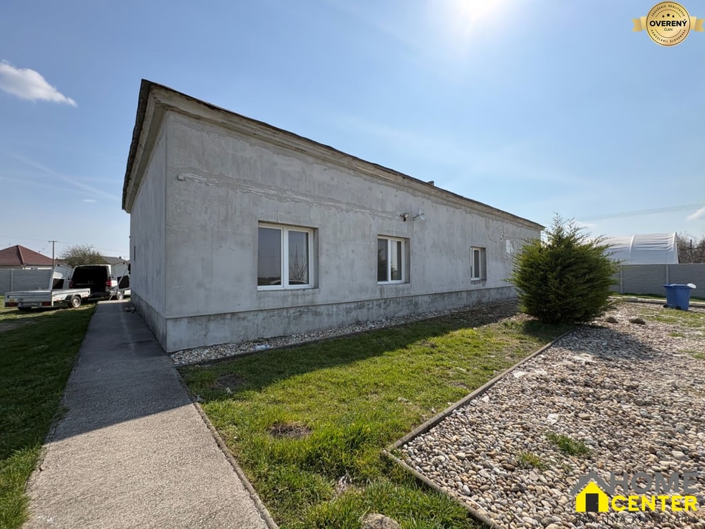 PREDAJ: Rodinný dom po rekonštrukcii /700 m2 pozemok/ Zemianska Olča 2