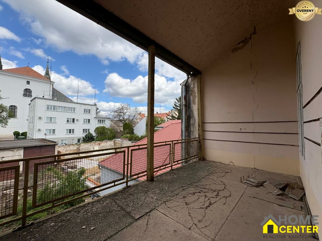 NA PREDAJ: HISTORICKÁ BUDOVA z 19. str. s pozemkom  v srdci Komárna 4