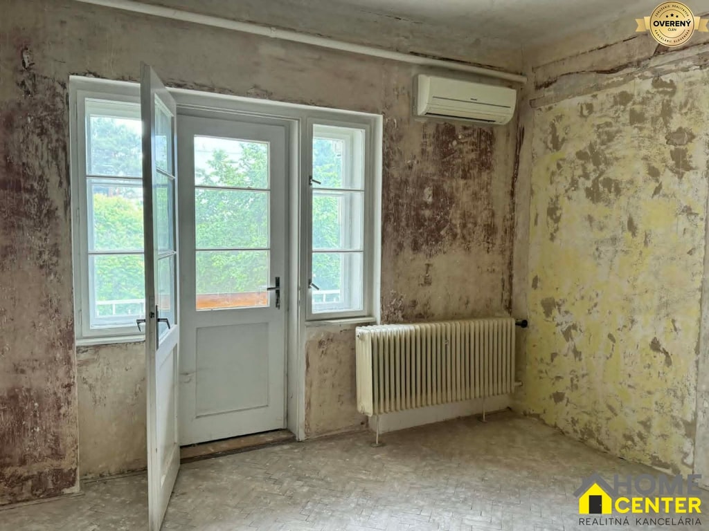 PREDAJ  5 izbový meštiansky byt v centre - KOMÁRNO 4