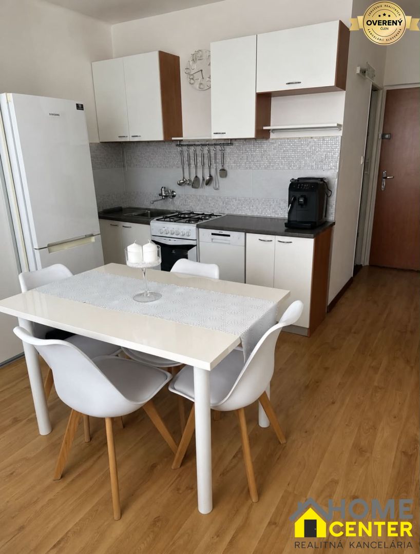 PREDAJ : 1 IZBOVÝ BYT, UL. KOMENSKÉHO, KOMÁRNO 4