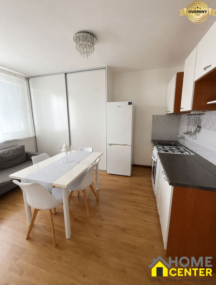 PREDAJ : 1 IZBOVÝ BYT, UL. KOMENSKÉHO, KOMÁRNO 3