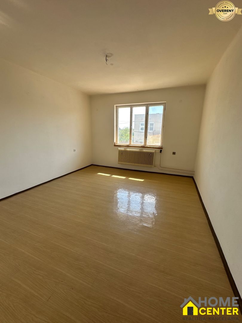 PREDAJ : 4 IZBOVÝ RODINNÝ DOM V OBCI ČÍČOV 4