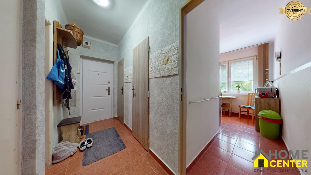 PREDAJ 2 izbový, zrekonštruovaný byt s loggiou blízko centra 5