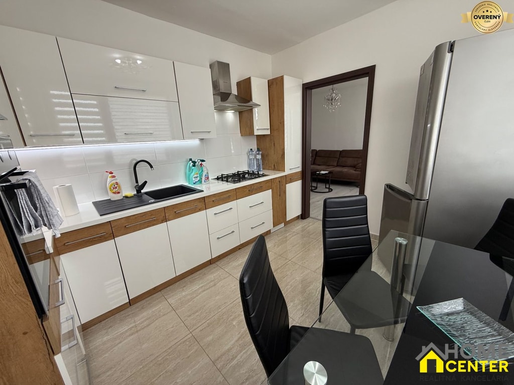 PRENÁJOM , veľký 3 izbový byt ,82m2 ,s balkónom Nové Zámky, prerobený 2