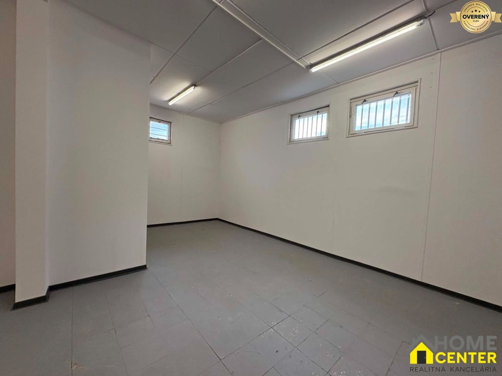 NA PRENÁJOM podnikateľský / skladový/ priestor /67 m2/ Komárno 5
