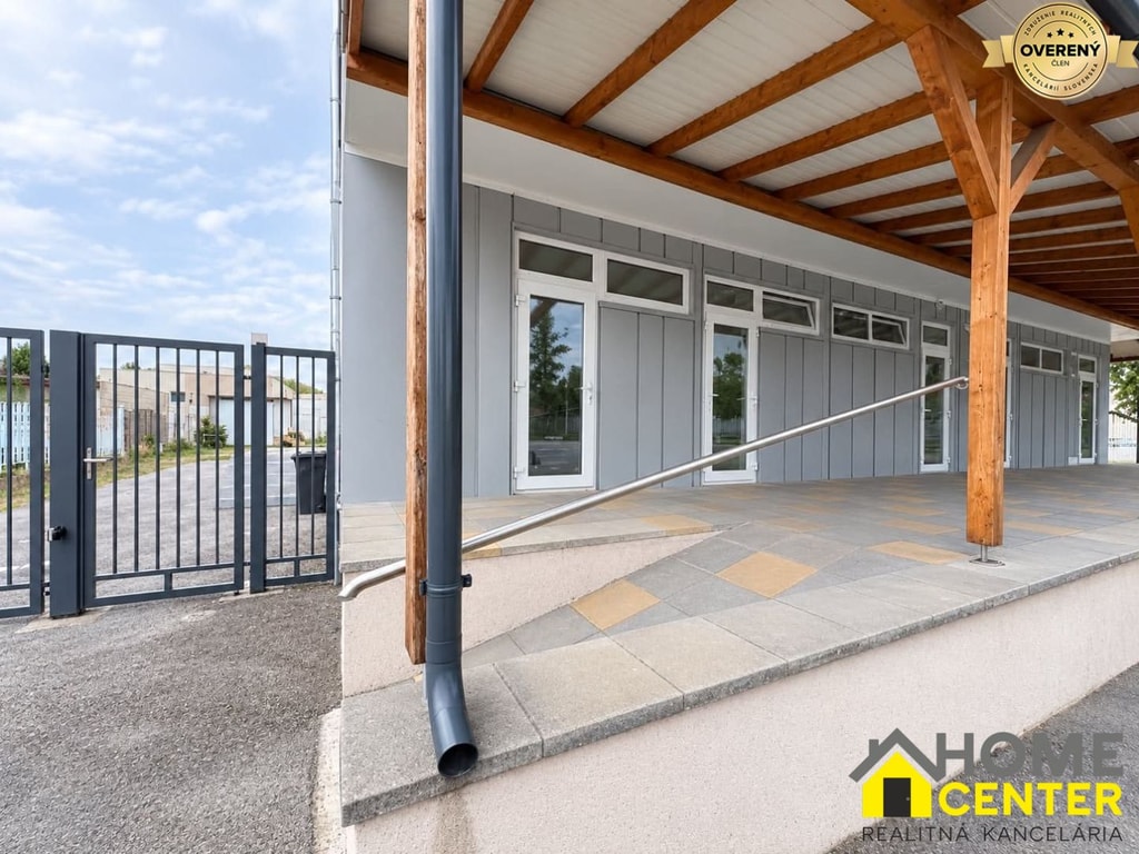 NA PRENÁJOM menší podnikateľský priestor /20 m2/ Komárno 2
