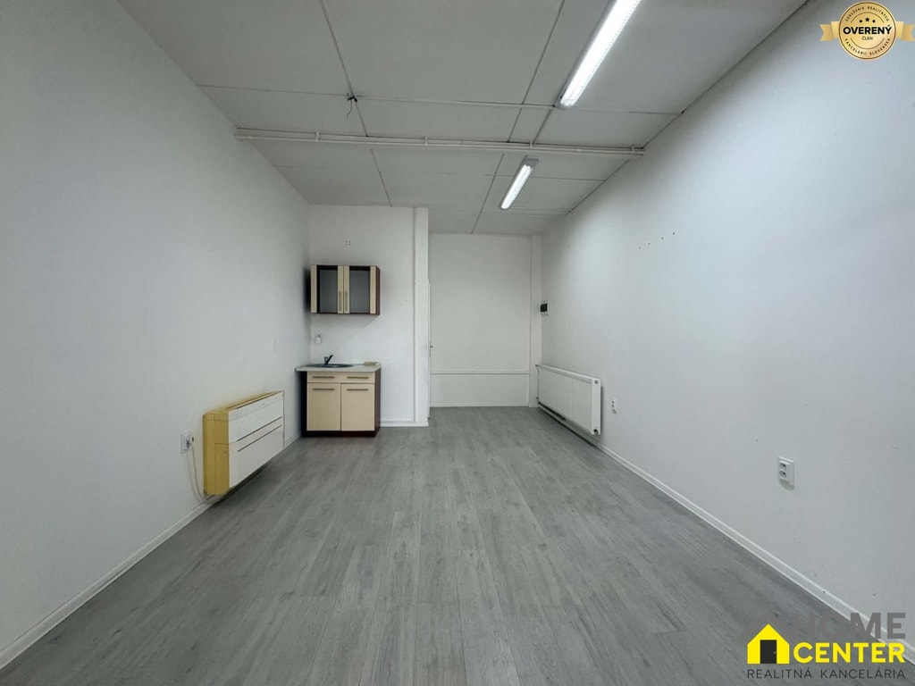 NA PRENÁJOM menší podnikateľský priestor /20 m2/ Komárno 3
