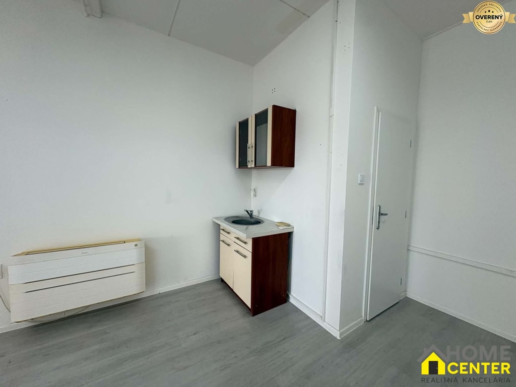 NA PRENÁJOM menší podnikateľský priestor /20 m2/ Komárno 5