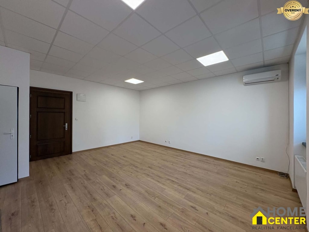 NA PRENÁJOM kancelársky priestor / 30 m²/  v centre mesta s parkovaním 3