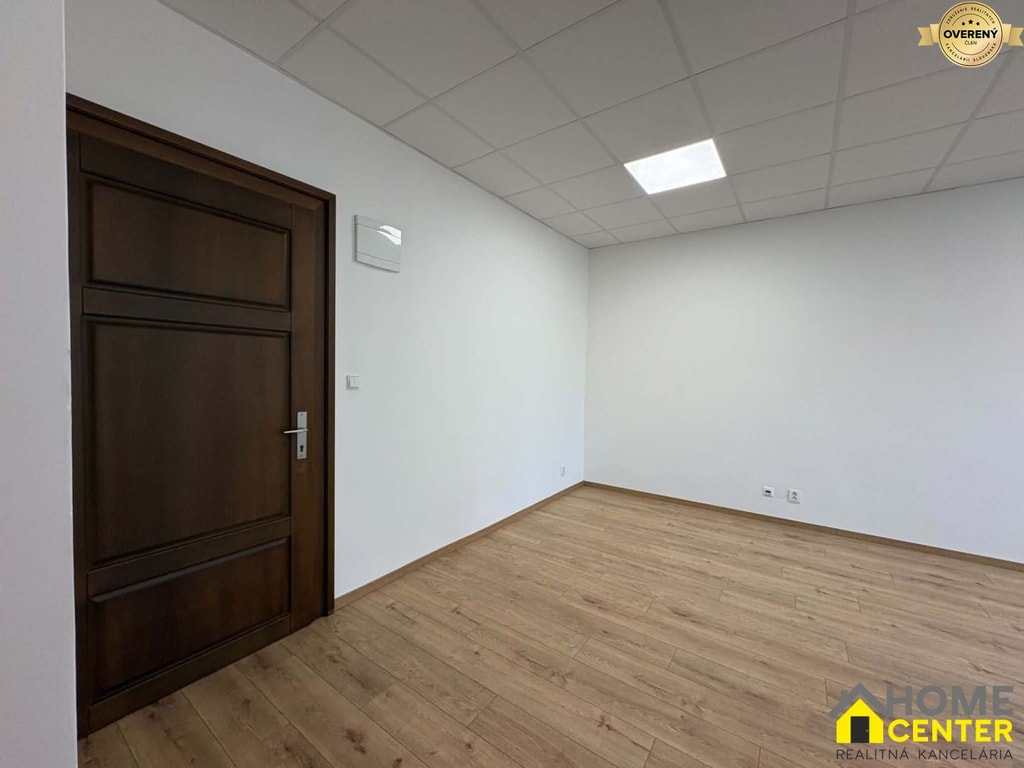NA PRENÁJOM kancelársky priestor / 30 m²/  v centre mesta s parkovaním 4