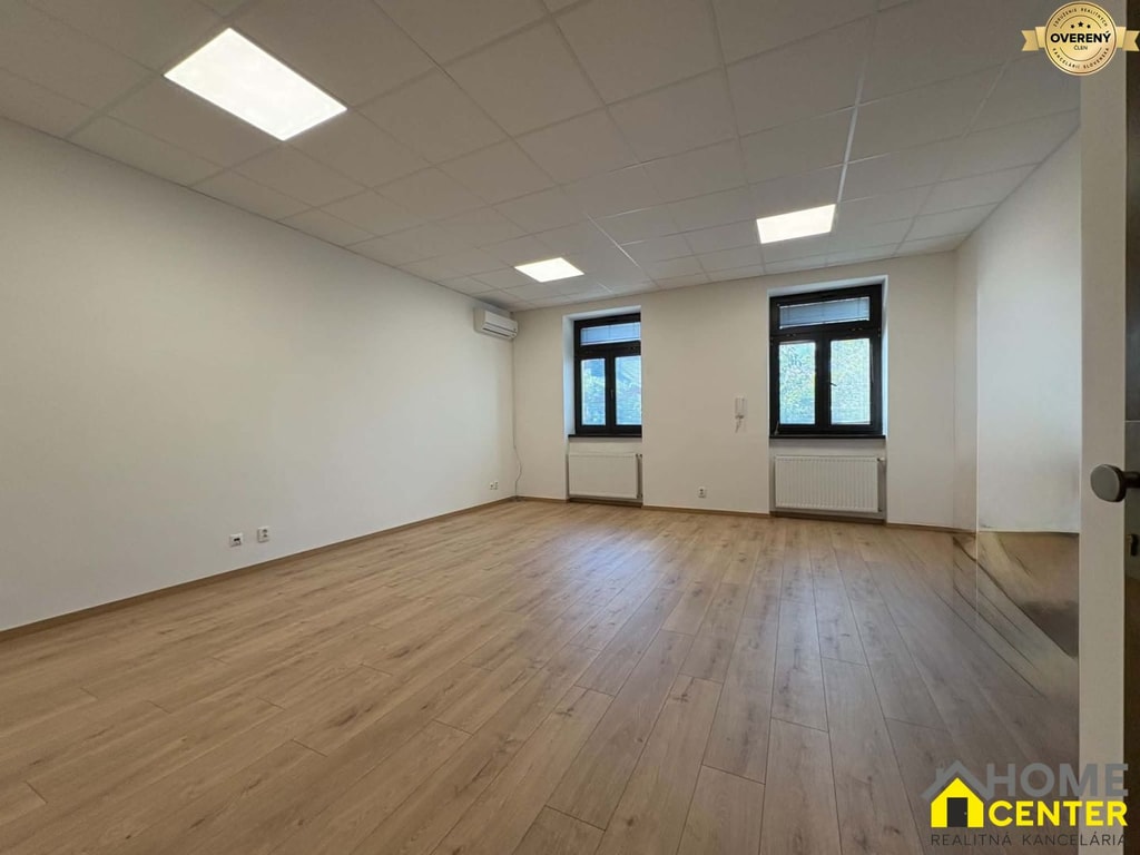 NA PRENÁJOM kancelársky priestor / 30 m²/  v centre mesta s parkovaním 2