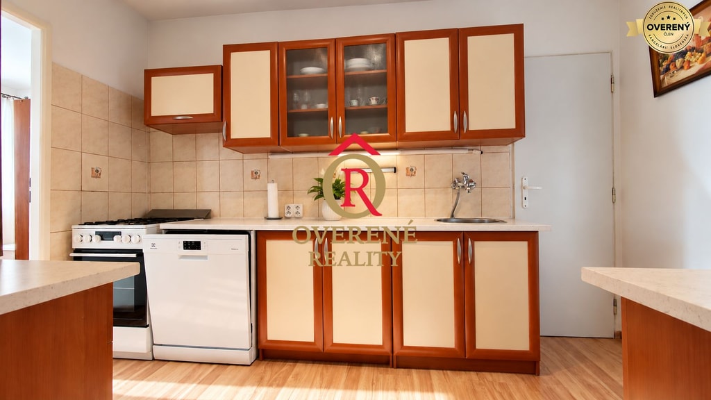 Priestranný a slnečný 4 izbový byt s balkónom- Banská Bystrica, 5