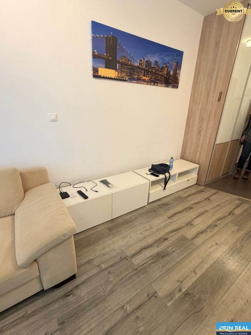 Na Prenájom útulný 1 izbový byt v Slovenskom Grobe 550,- Eur 4