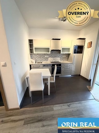 Na Prenájom útulný 1 izbový byt v Slovenskom Grobe 550,- Eur