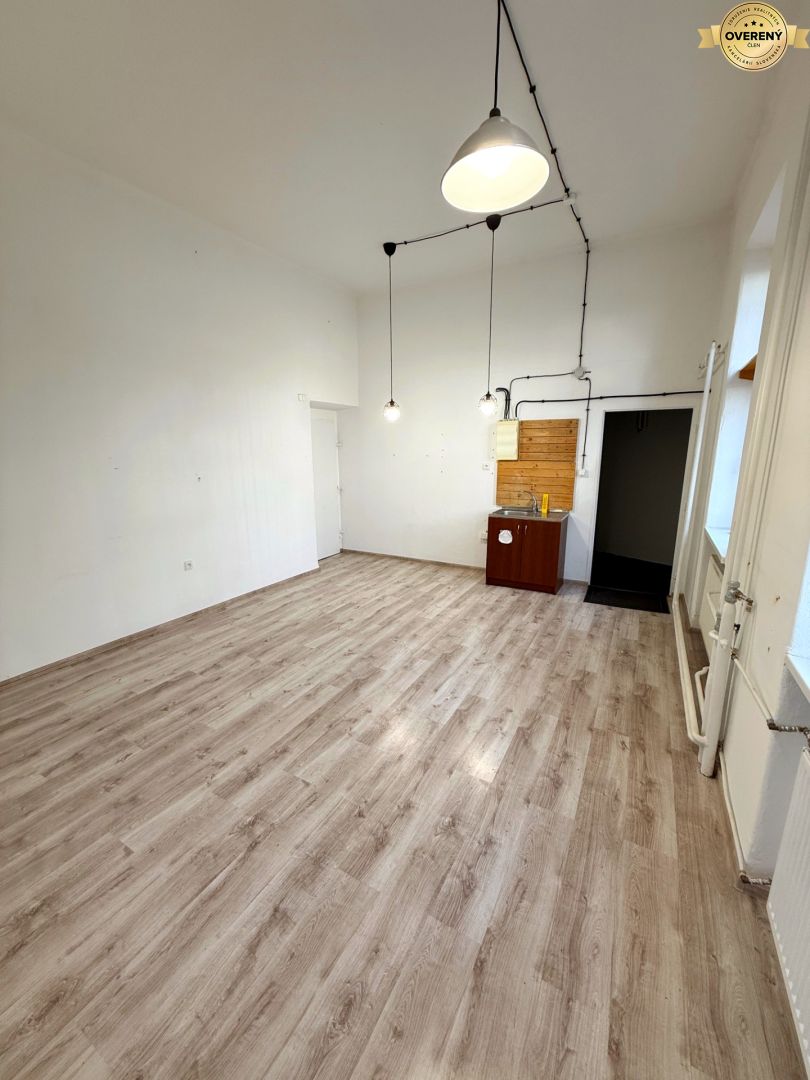PRENÁJOM PRIESTOROV V PRIEVIDZI – 7 €/m² VRÁTANE ENERGIÍ! 4