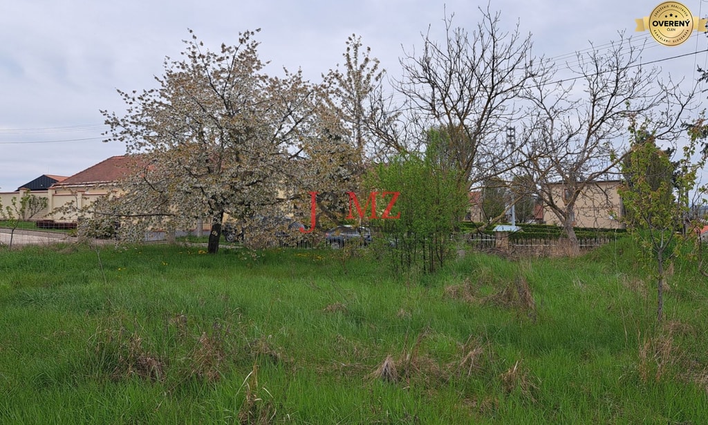 Stavebný pozemok 815 m2, budova - garáž 92 m2, Levice, Kalinčiakovo 3