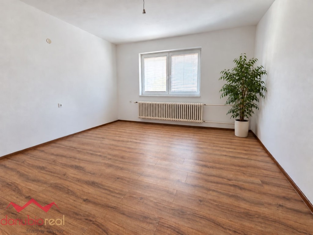 Na predaj  rodinný dom vo Veľkých Kosihách, bývanie+investícia. 4