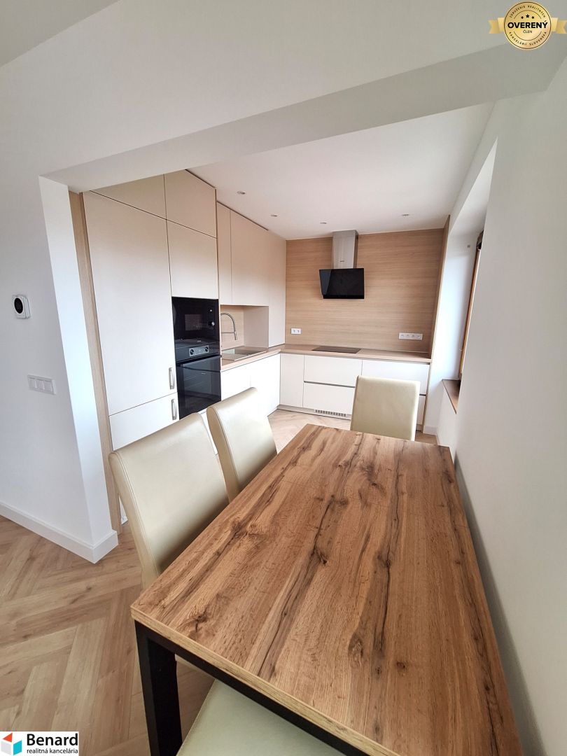PRENÁJOM NOVOREKONŠTRUOVANÝ 2 IZBOVÝ BYT, BALKÓN, PREŠOV, UL. PAVL.NÁM 2